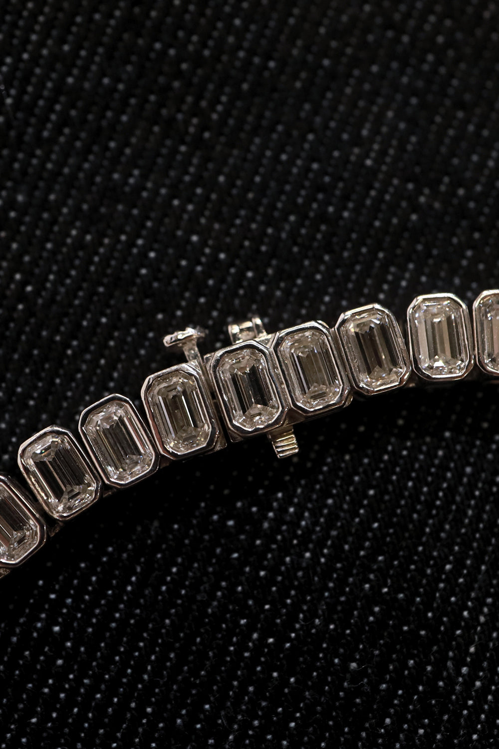 DEMI NECKLACE