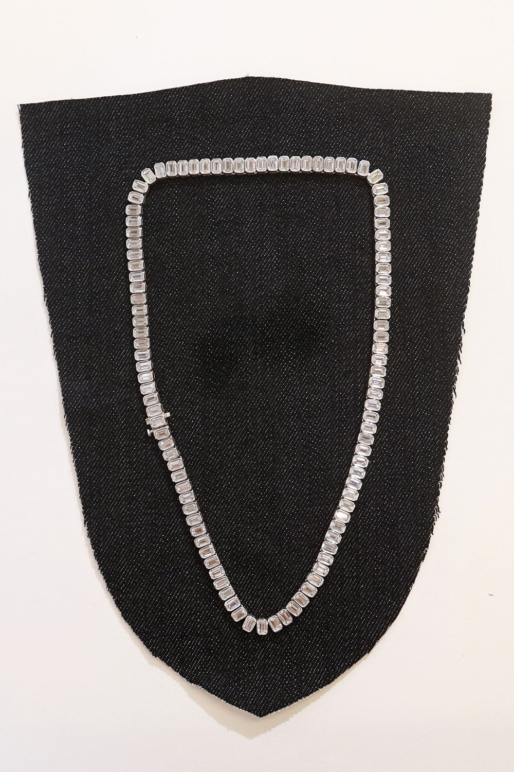 DEMI NECKLACE