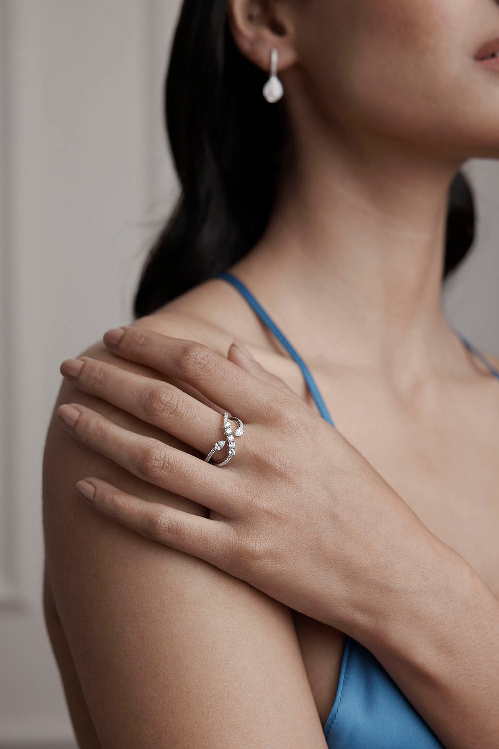 Oculus ring, inspired by new york city architecture, made in solid 14k gold, pear and round lab grown diamonds